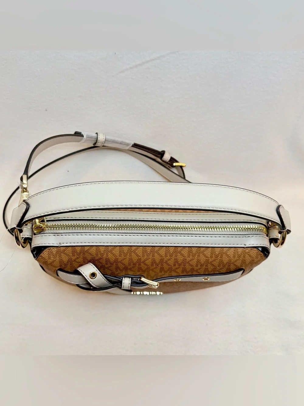 Michael Kors •signature mk